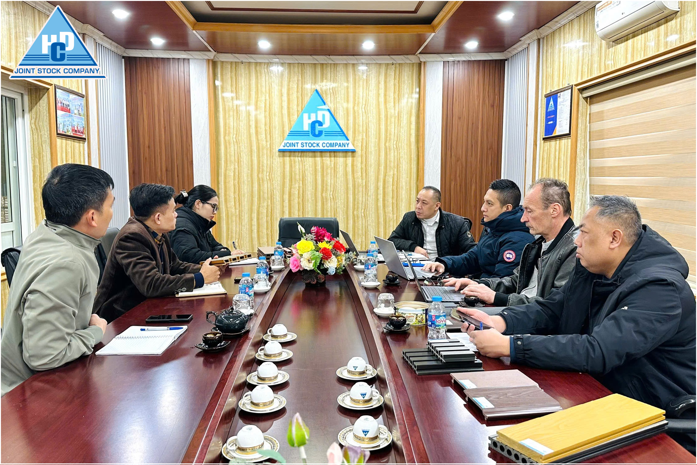 HCDWOOD Tiếp Đón Đối Tác Nước Ngoài Đến Tham Quan Và Trao Đổi Hợp Tác Tại Nhà Máy